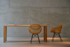 Design-Esstisch im schlichten Design von Jan Kurtz - LEOS