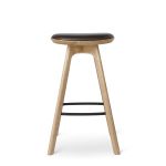 65 cm hoher Design Barhocker PAULINE von Brdr. Krüger aus geöltem Eichenholz mit braunem Lederpolster Barhocker in Eiche geölt mit Polster braun (65 cm) - PAULINE von Brdr. Krüger