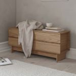 Moderne Sitzbank CORRELATION aus Holz von We Do Wood mit verstecktem Stauraum als stilvolle Ergänzung im Eingangsbereich CORRELATION BENCH von We Do Wood - Sitzbank mit Aufbewahrung aus Holz
