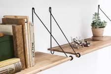 hängendes Wandregal LOOP SHELF aus Holz von We Do Wood LOOP SHELF - hängendes Regal für die Wand aus Holz von We Do Wood