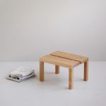 Klare Linien, natürliche Materialien und eine hochwertige Verarbeitung kennzeichnen den Tritthocker PEG STEP STOOL aus FSC-zertifiziertem Eichenholz von MOEBE Moebe Peg Step Stool Tritthocker aus Holz in Eiche