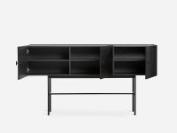 180 cm breites Sideboard ARRAY von WOUD in Eiche, schwarz lackiert mit drei Türen und sechs Fächern Sideboard aus Holz in Eiche schwarz und Metall (180 cm breit) - ARRAY von WOUD