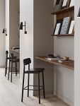 Barstuhl aus Holz mit komfortabler Lehne SOMA BAR STOOL von WOUD