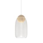 Moderne Pendelleuchte LIUKU in Kugelform aus Lindenholz und mit transparentem Glasschirm Design Pendelleuchte aus Holz in Linde natur Kugelform mit Glas in transparent - LIUKU von Mater