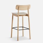 Barstuhl aus Holz in Eiche furniert mit Lehne SOMA BAR STOOL von WOUD
