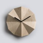 Design Wanduhr aus Holz in Eiche - DALTA CLOCK von LAWA DESIGN