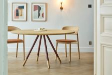 moderner Armlehnstuhl aus Holz gepolstert - JANU DINING CHAIR WITH ARMRESTS von Insan