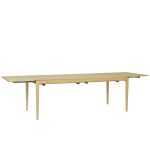 Mit den Erweiterungsplatten misst der Esstisch HEART'N'SOUL DINING TABLE 200 UMAGE 300 cm und bietet Platz für zehn bis zwölf Personen Esstisch mit Schubladen in Eiche geölt - Der Heart N Soul Dining Table 200 von Umage