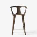 Tresenstuhl Holz in Eiche geräuchert IN BETWEEN SK7 von &tradition