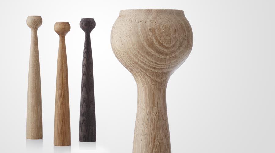aus Eichenholz gedrechselter Kerzenständer aus der BLOSSOM Serie von Dänische Kerzenständer Holz ~ aus Eichenholz gedrechselter Kerzenständer aus der BLOSSOM Serie von