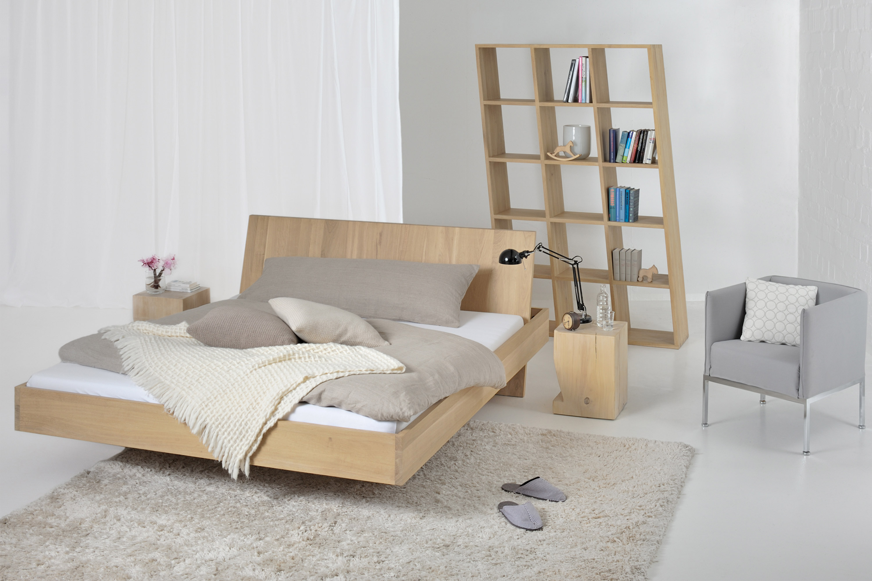 Im schwebenden bett somnia haben sie garantiert schöne träume Design bett massivholz