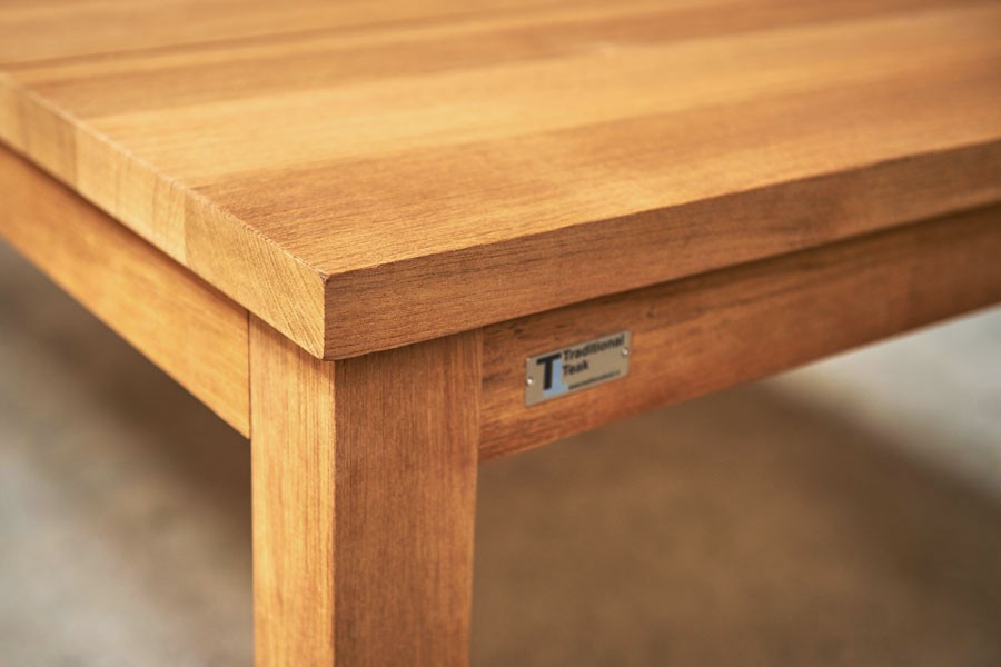 Eckdetail vom Teakholztisch FLORIS von Traditional Teak