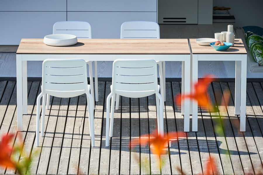 Gartentisch QUADRAT aus Holz und Alu von Jan Kurtz I HolzDesignPur