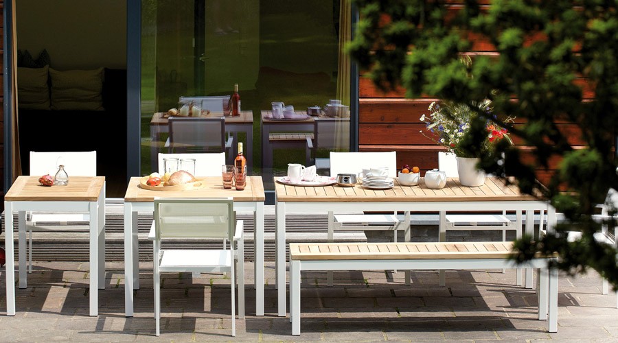 Gartentisch QUADRAT aus Holz und Alu von Jan Kurtz I HolzDesignPur