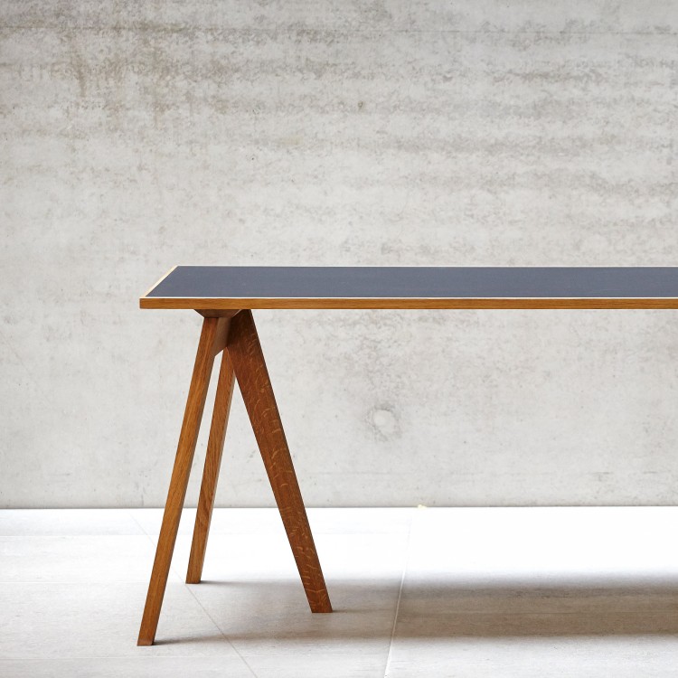 Design Tisch NEO von Jan Kurtz Möbel I HolzDesignPur