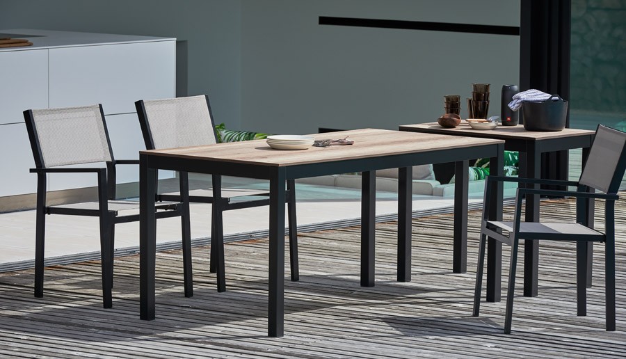 Gartentisch QUADRAT aus Holz und Alu von Jan Kurtz I HolzDesignPur