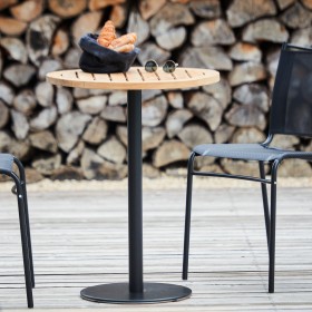 Stilvolle Gartentische aus Holz I HolzDesignPur