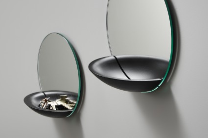 Kleine Wandspiegel POCKET MIRROR von WOUD | HolzDesignPur