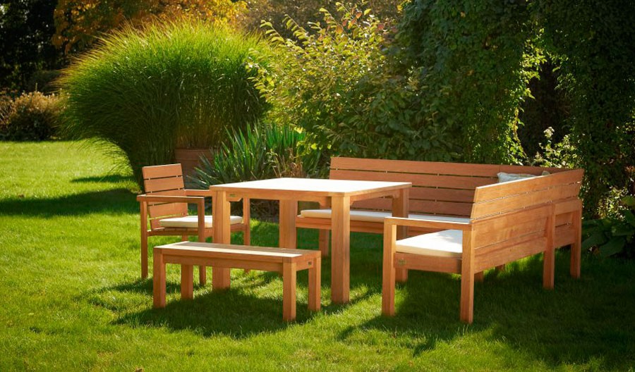 quadratischer Gartentisch Maxima Teakholz Stuehle Maxima_900x750